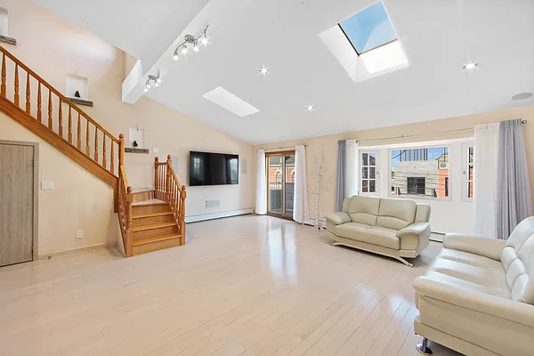 Sold by Click View Realty LLC | media 3