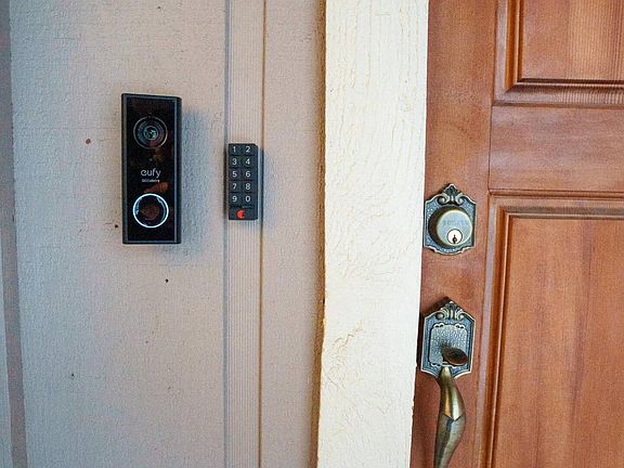 4th image of 345 Downey Dr
