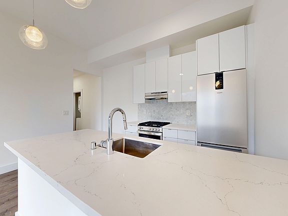 4th image of 3097 Washington St #16