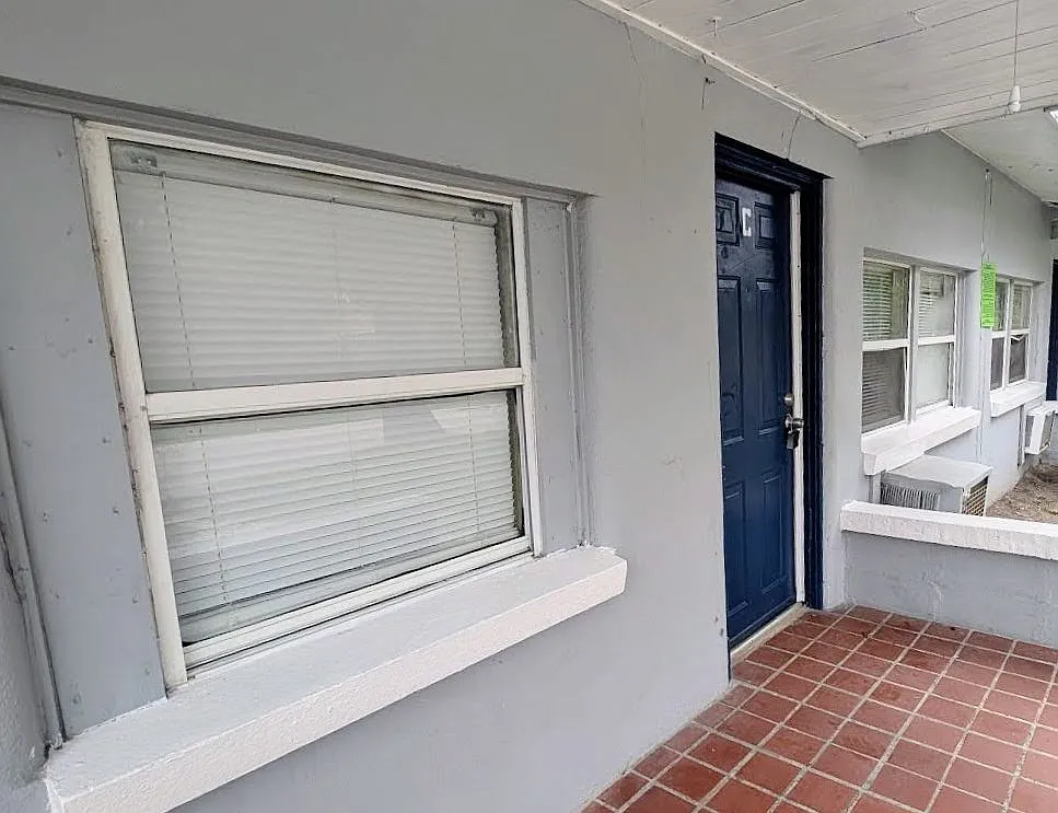 1 bed, 2492 sqft, $1,050 — Photo 2
