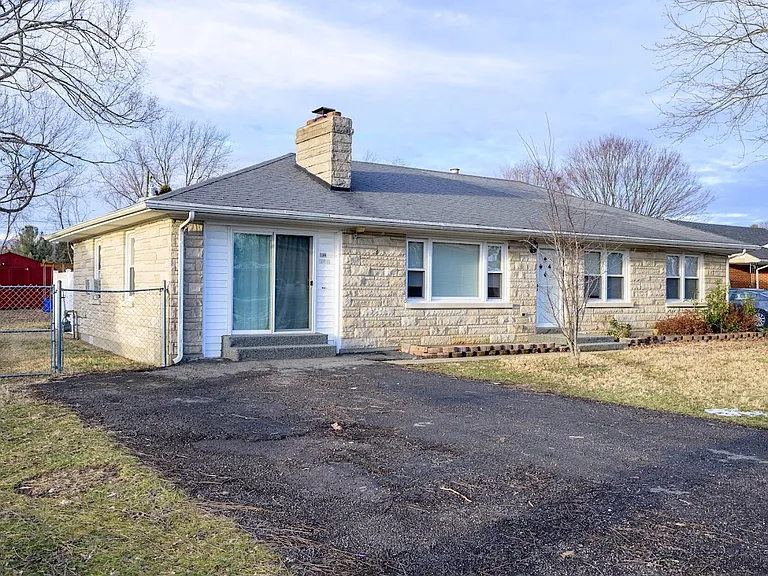 1033 Fairview Ave — Photo 2