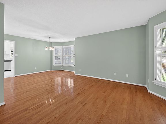 5th image of 109 Hanford Rd