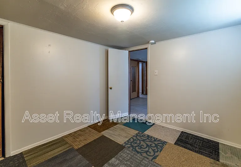 102 Wainwright Rd — Photo 18