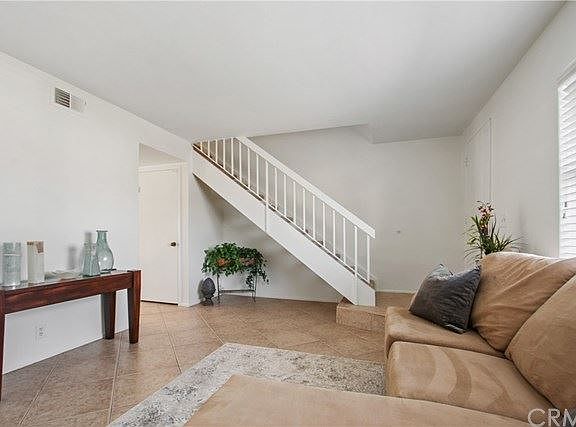 4th image of 11 Eastmont #42
