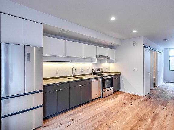 3rd image of 521 Madrona Way NE #11