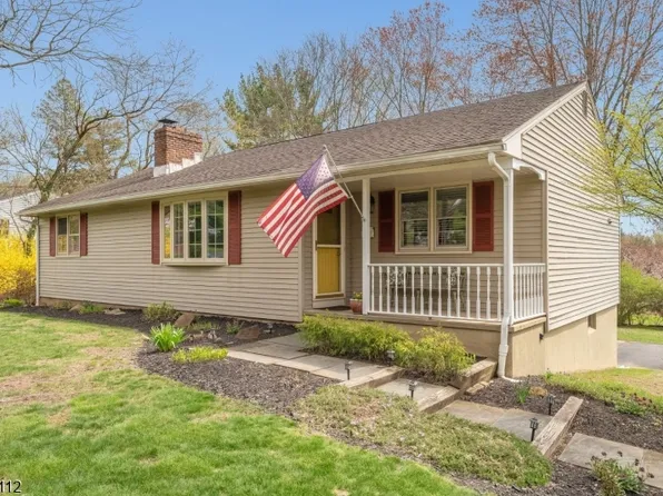 7 Rupells Rd, Clinton Town, NJ 08809