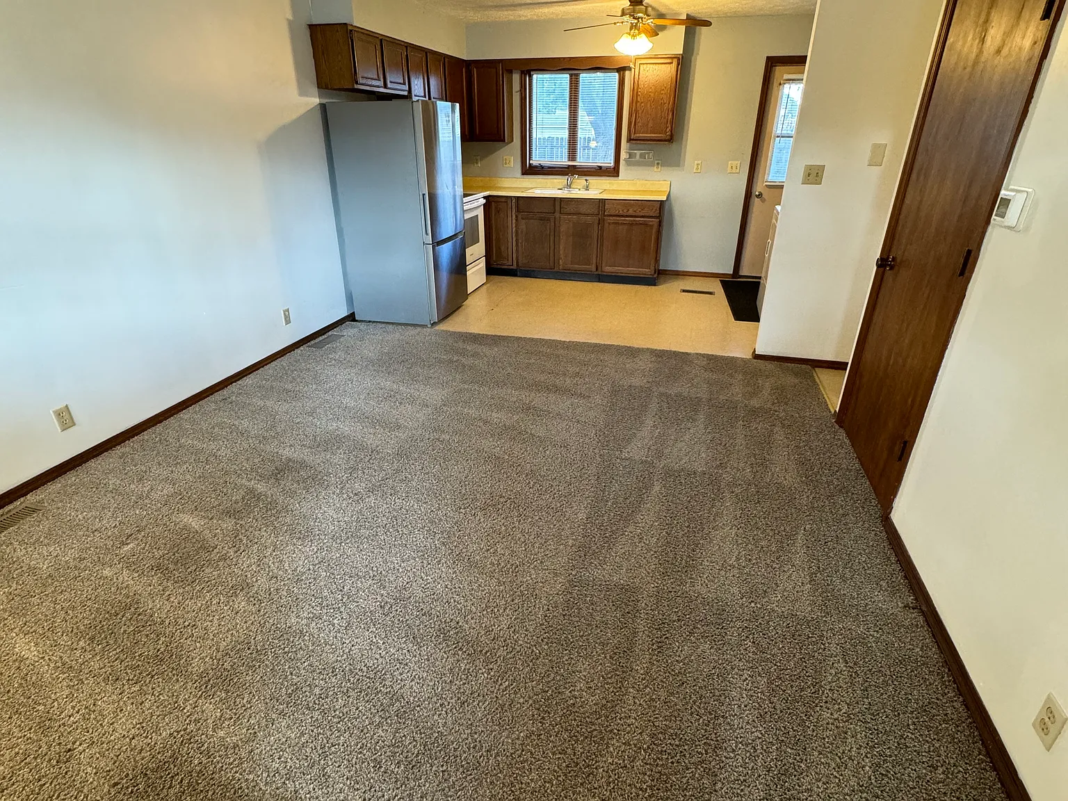 1118 Delavan St — Photo 2