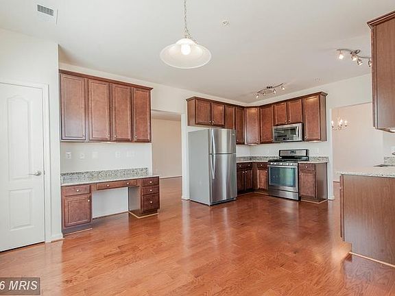 4th image of 625 Quarry View Ct #203