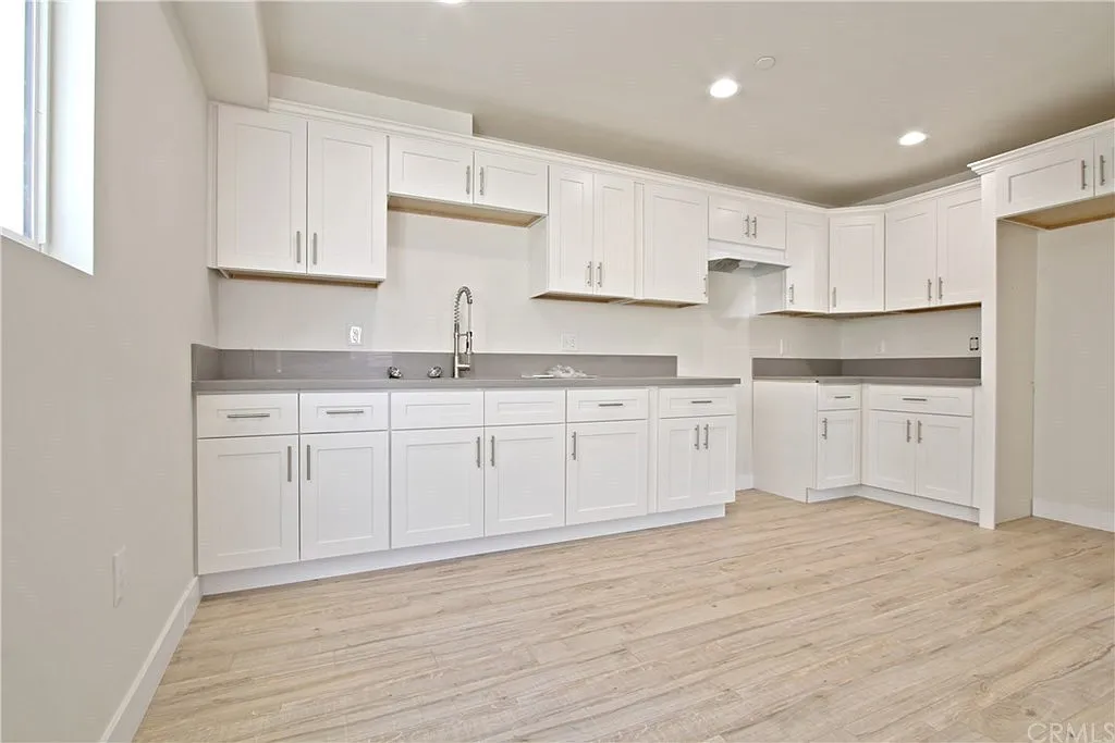 3 bed, 1200 sqft, $3,950 — Photo 1