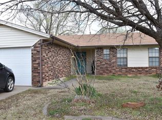 1105 NE 24th St, Moore, OK 73160