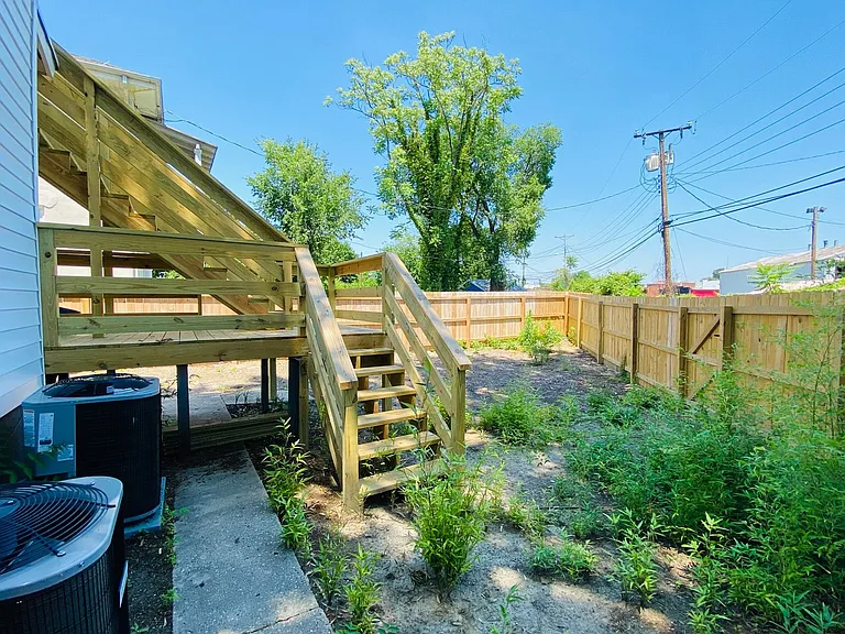 2507 Seminary Ave. — Photo 37