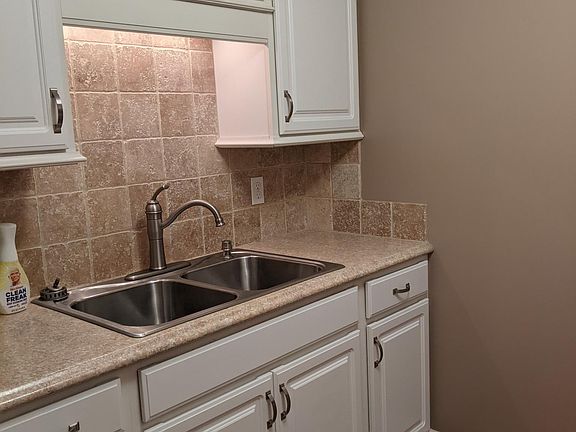5th image of 405 W John St #2