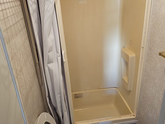 4th image of 235 S Lyon Ave #1