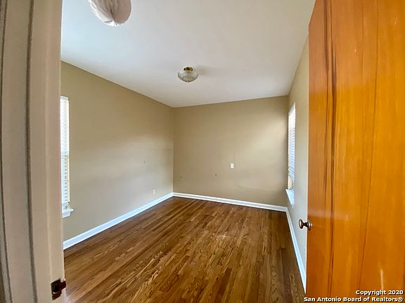 5th image of 267 Eland Dr
