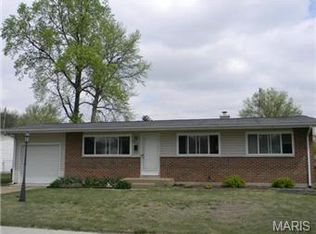 845 Manresa Ln, Florissant, MO 63031