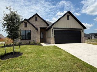2822 Captain Dr, Bryan, TX 77808