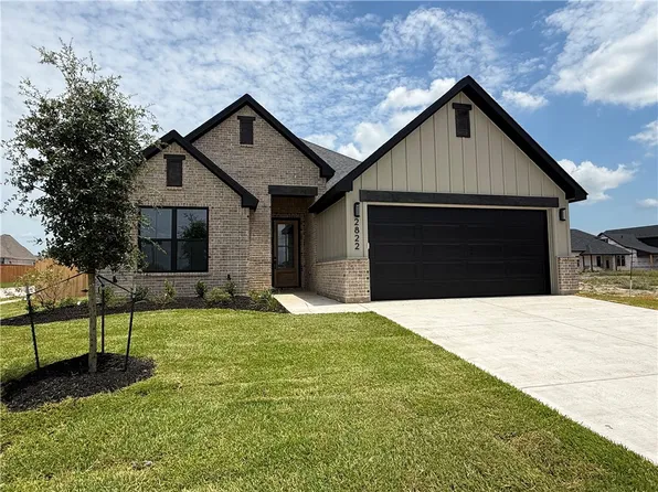 2822 Captain Dr, Bryan, TX 77808