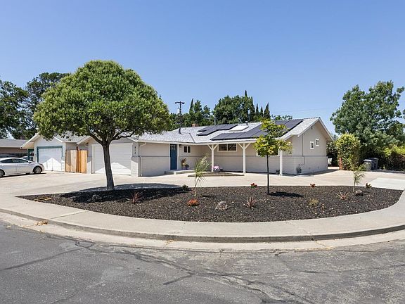 3rd image of 812 Meadowlark Drive