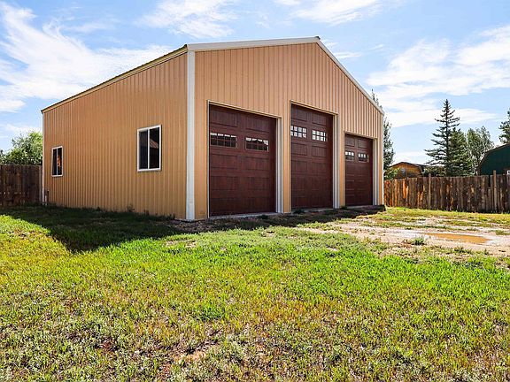 3rd image of 210 Country Way