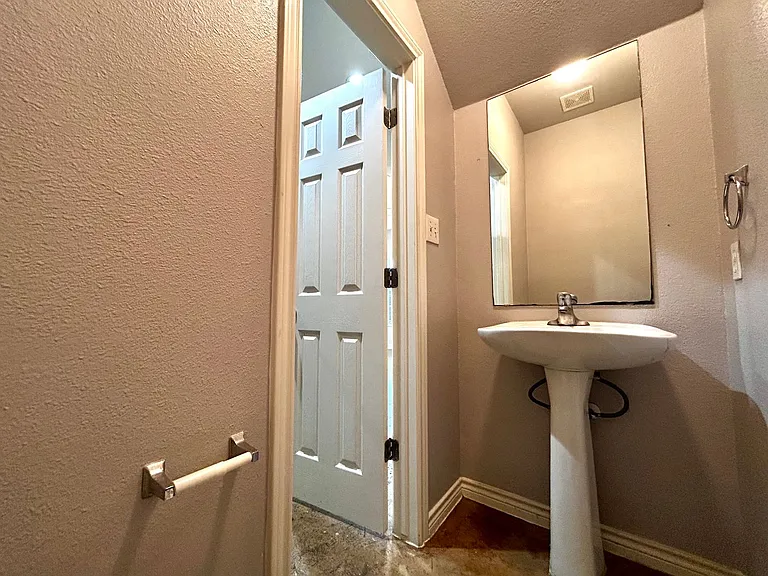 408 Nelray Blvd #B — Photo 11