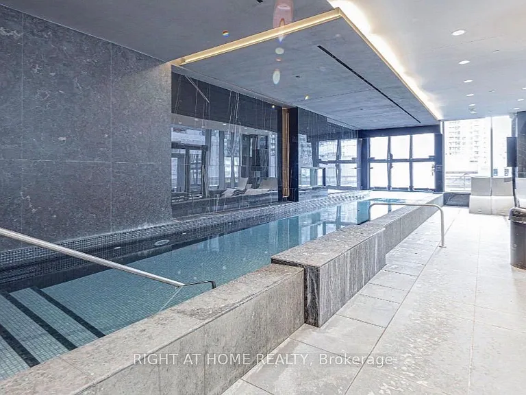 11 Yorkville Ave #2113 — Photo 30