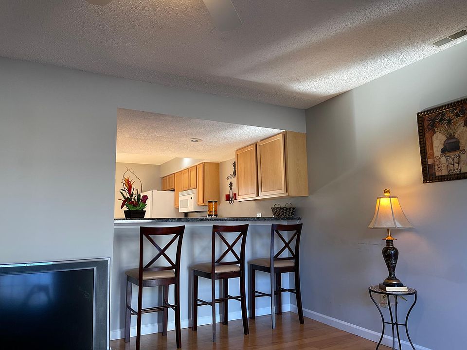 1st image of 864 E Sherwood Hills Dr