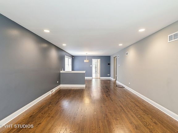 2nd image of 14432 Blackstone Ave