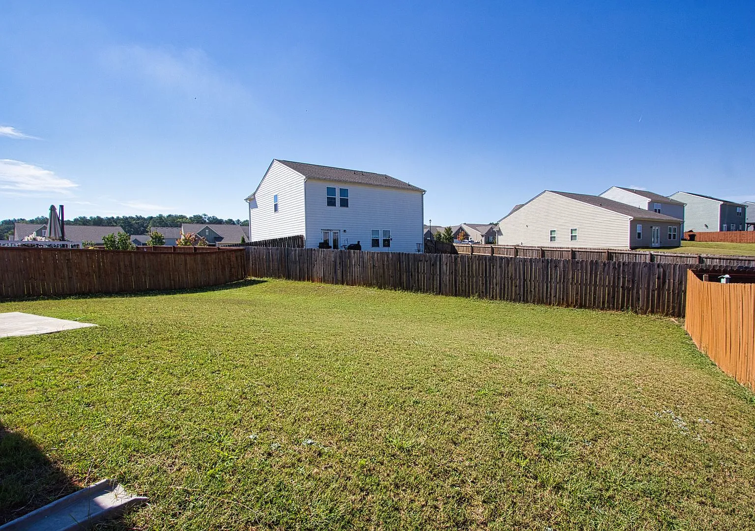 Available Now! 4 Bedroom 2 Bathroom Ranch In Sought After Neighborhood — Photo 3