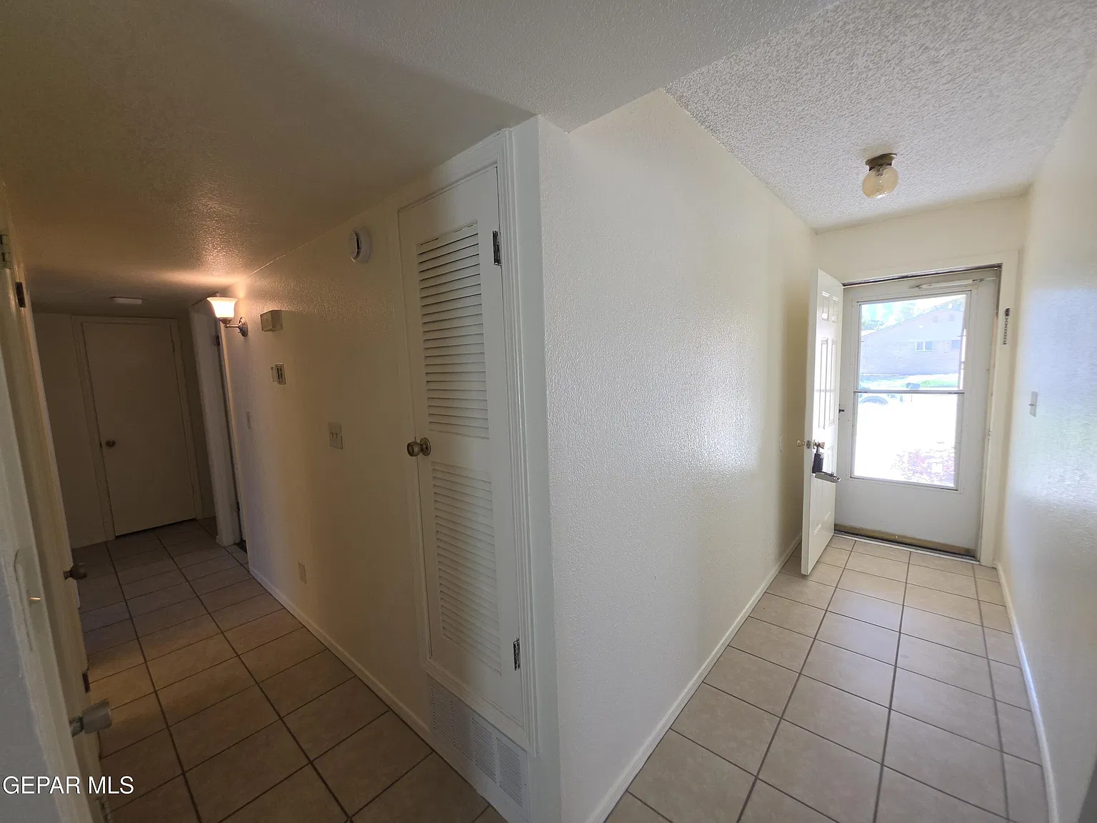 3 bed, 2.0 bath, 1349 sqft, $1,450 — Photo 3