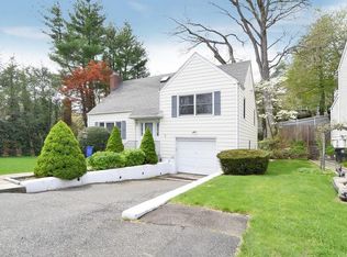 4 Clifford Pl, Harrison, NY 10528