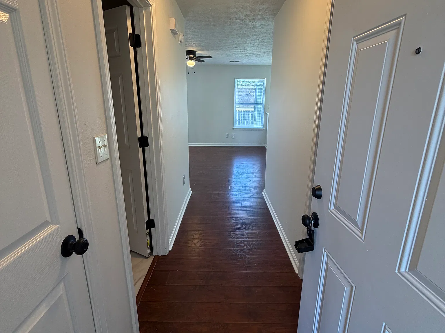 3 bed, 1158 sqft, $2,295 — Photo 2
