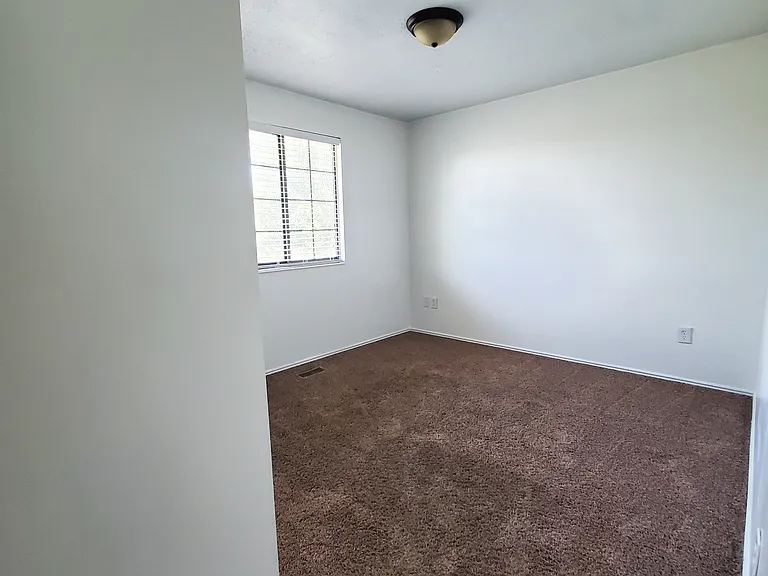 5043 S 1150 E — Photo 9