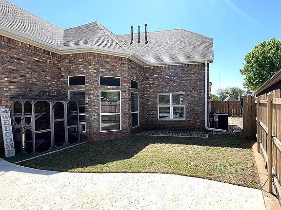 5th image of 4508 Hollow Ridge Dr