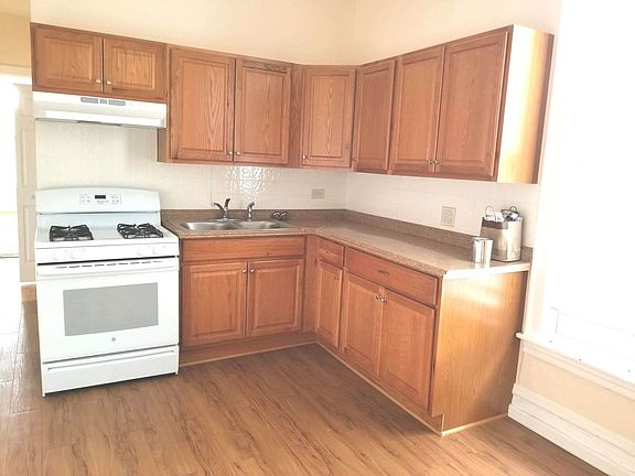 3rd image of 3415 S Lituanica Ave #2