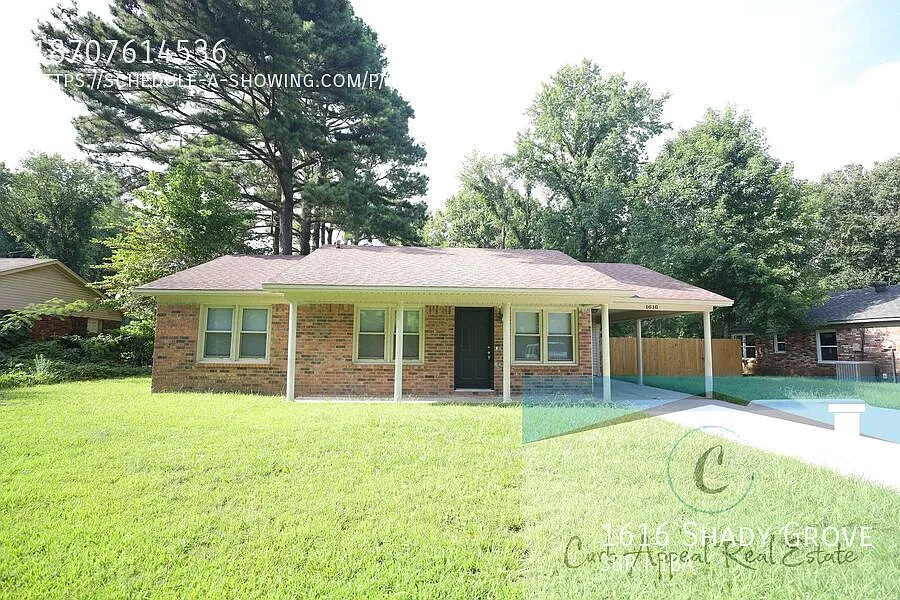 Recently renovated 3 bed 1 bath home with fenced yard!! — Photo 4