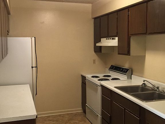 4th image of 112 Robinwood Dr #28