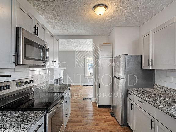2nd image of 601 N Oxford St