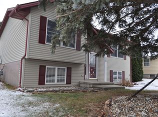 704 Mockingbird Dr, Carroll, IA 51401