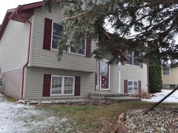 704 Mockingbird Dr, Carroll, IA 51401