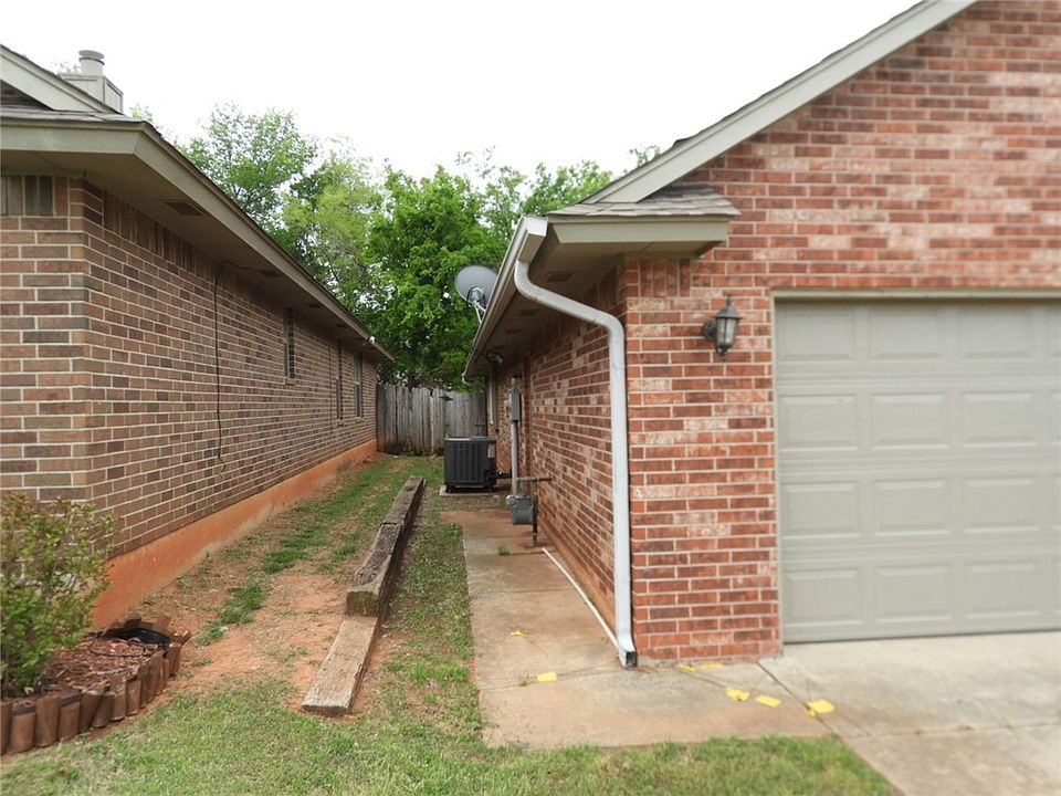 2108 NE 4th St, Moore, OK 73160 Zillow