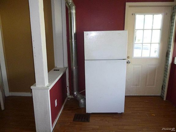 4th image of 43 Wall St APT 1