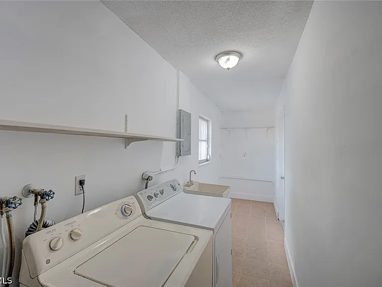 220 Punta Alta Ct — Photo 14