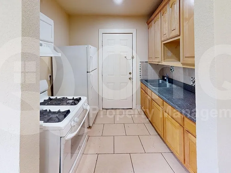 2640 Berryhill Dr — Photo 4