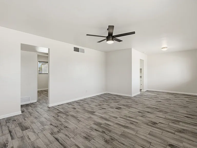 209 E McMurray Blvd — Photo 7