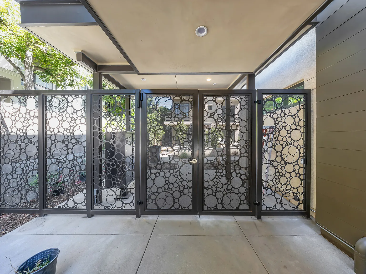 973 E Del Mar Blvd — Photo 4