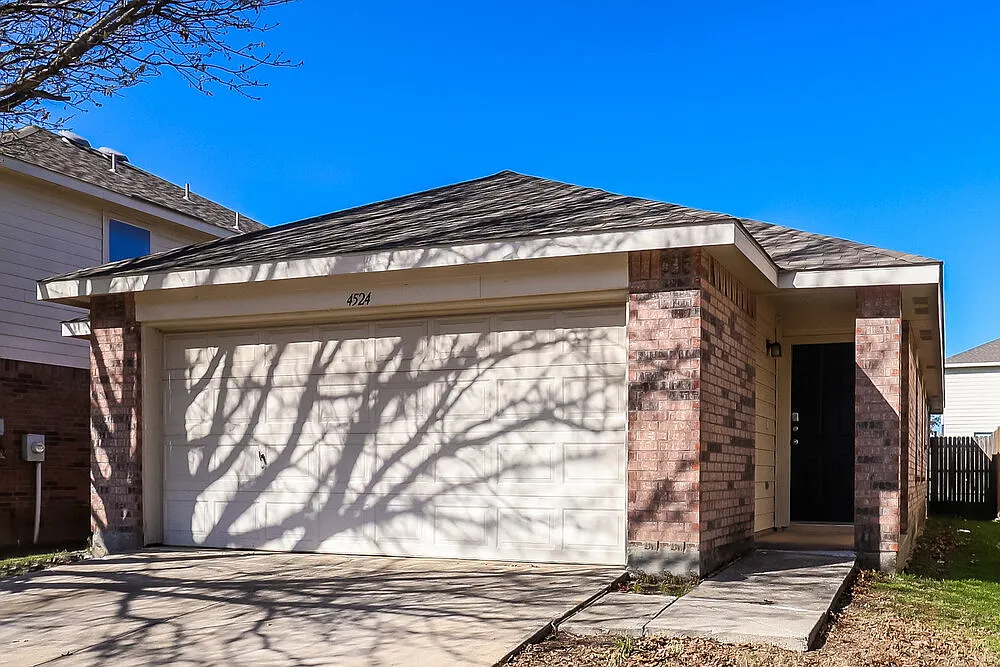 3 bed, 2.0 bath, 1556 sqft, $2,065 — Photo 3