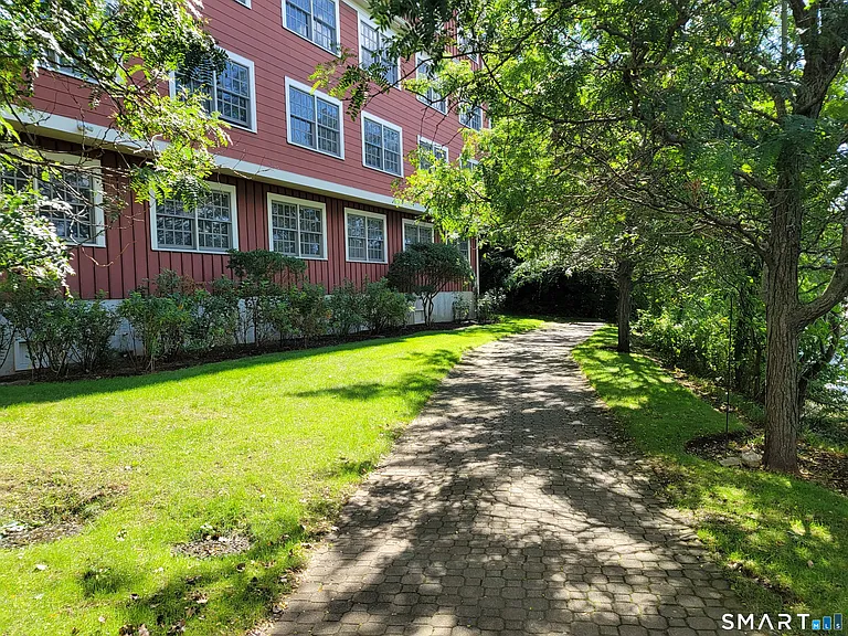 1 Daskams Ln #1C — Photo 2