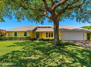 33 Yawl Dr, Cocoa Beach, FL 32931