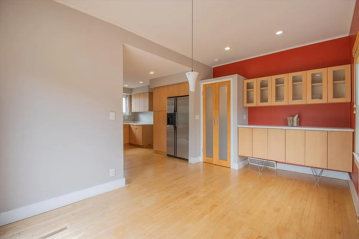 2 bed, 1348 sqft, $2,400 — Photo 2