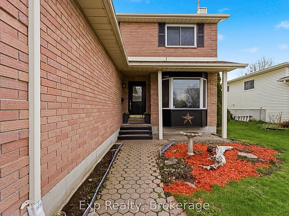 3rd image of 39 Sherwood Cres